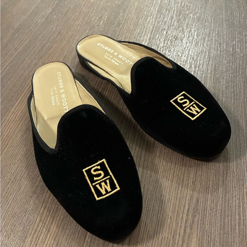 Stubbs & Wootton Black Velvet Mule Slippers - Try On Model